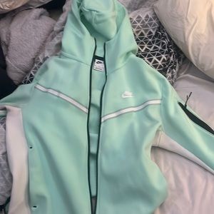 Mint Foam Nike Tech